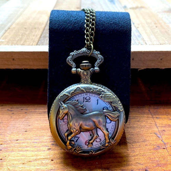 🐎 Thoroughbred Timepiece • Brass Chain • SaratogaStyle - Picture 5 of 8